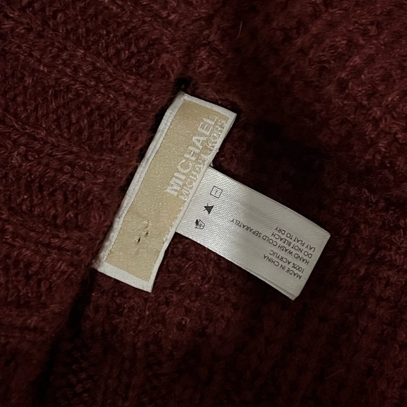 Michael Kors Infinity Scarf with zipper detail - Picture 3 of 4
